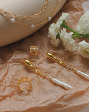Load image into Gallery viewer, Pearl Poetry - 18KGP Earrings
