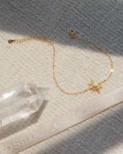 Load image into Gallery viewer, 8 AWN STAR - Gold Bracelet โฆ 925 Silver โข