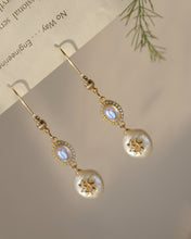Load image into Gallery viewer, Ritual - 18KGP Pearl EarringsใBlue Glassใ