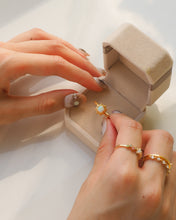 Load image into Gallery viewer, Solar-Opal Ring