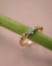 Load image into Gallery viewer, Petal - Gold Ring