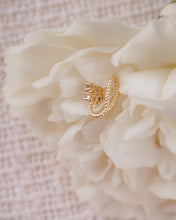 Load image into Gallery viewer, SNOWFLAKE - Ear Cuff