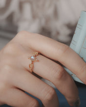 Load image into Gallery viewer, 【高品質鑒定】MOONLUX - Moonstone Ring ✦ 925 Silver ™ + 18K Gold