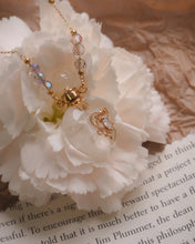 Load image into Gallery viewer, 【限時十天預購價】【可打開放香水】 HEARTFELT - White Crystal Perfume Necklace ✦ Waterproof™
