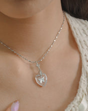 Load image into Gallery viewer, 【絕版!限量發售】【日本製琉璃】 BUTTERFLY - Silver Necklace *Waterproof