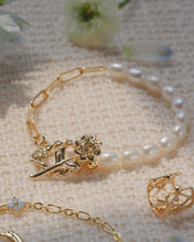 Load image into Gallery viewer, Blossomy - Toggle Bracelet