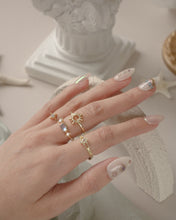 Load image into Gallery viewer, Moonlux - Gold Ring