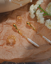 Load image into Gallery viewer, Pearl Poetry - 18KGP Earrings