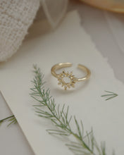 Load image into Gallery viewer, Daylight - Gold Ring