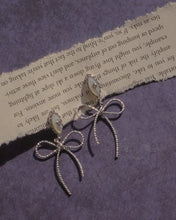 Load image into Gallery viewer, SHELL RIBBON - Silver Earrings