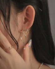 Load image into Gallery viewer, TWISTED - Gold Earrings