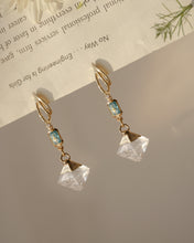 Load image into Gallery viewer, Mindful - 18KGP Crystal EarringsใWhite Crystalใ