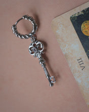 將圖片載入圖庫檢視器 FAIRY GLOW KEY - Silver Earrings
