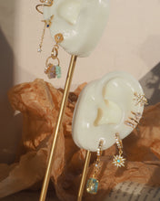 Load image into Gallery viewer, 8 AWN STAR - Gold Earrings