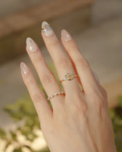 將圖片載入圖庫檢視器 January • Carnation - Birth Flower Ring