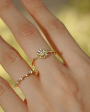 將圖片載入圖庫檢視器 April • Daisy - Birth Flower Ring