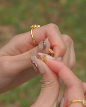 Load image into Gallery viewer, Floral - 18KGP Ear Cuff