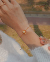 Load image into Gallery viewer, 8 AWN STAR - Gold Bracelet โฆ 925 Silver โข