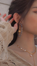將圖片載入圖庫檢視器 Astro - 18KGP Crystal Beaded Hoop Earrings
