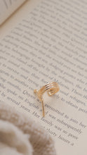 Load image into Gallery viewer, Knot - 18KGP Ear Cuff