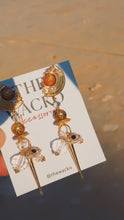 將圖片載入圖庫檢視器 VINTAGE BUTTON EARRINGS - INDIGO
