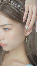 Load image into Gallery viewer, Singaling - Gold Hoops