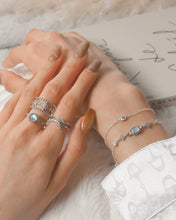將圖片載入圖庫檢視器 Moon Chaser - 925 Silver Moonstone Bracelet