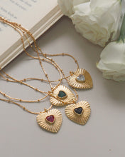 將圖片載入圖庫檢視器 Retro Heart in Red - Gold Titanium Steel Necklace *Waterproof