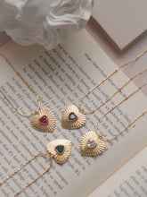 將圖片載入圖庫檢視器 Retro Heart in Red - Gold Titanium Steel Necklace *Waterproof