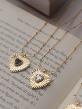 將圖片載入圖庫檢視器 Retro Heart - Gold Titanium Steel Necklace *Waterproof