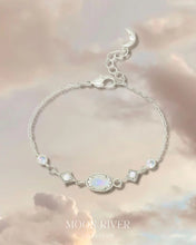 將圖片載入圖庫檢視器 Moon Chaser - 925 Silver Moonstone Bracelet