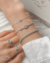 將圖片載入圖庫檢視器 Moon Chaser - 925 Silver Moonstone Bracelet