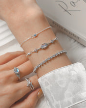 將圖片載入圖庫檢視器 Moon Chaser - 925 Silver Moonstone Bracelet