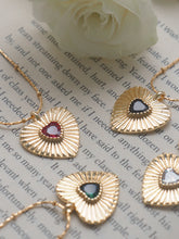 將圖片載入圖庫檢視器 Retro Heart in Black - Gold Titanium Steel Necklace *Waterproof