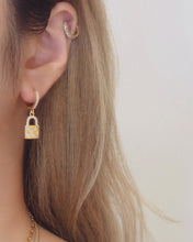 ๅฐๅ็่ผๅ
ฅๅๅบซๆชข่ฆๅจ Moon Lock - 18KGP Huggie Earrings
