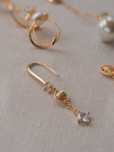 Load image into Gallery viewer, Sliding Shine Earrings