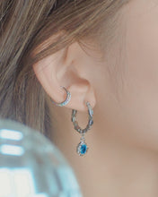 Load image into Gallery viewer, Singaling - Silver Hoops