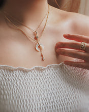 Load image into Gallery viewer, La Favore SET - 18K Crescent Moon Layered Necklace Set (waterproof)