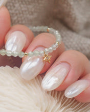 ๅฐๅ็่ผๅ
ฅๅๅบซๆชข่ฆๅจ Drizzly - Labradorite & Prehnite Crystal Bracelet