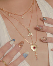 將圖片載入圖庫檢視器 Retro Heart in Red - Gold Titanium Steel Necklace *Waterproof