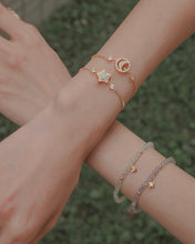 ๅฐๅ็่ผๅ
ฅๅๅบซๆชข่ฆๅจ Drizzly - Labradorite & Prehnite Crystal Bracelet