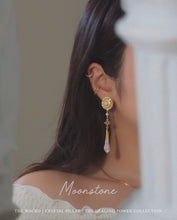 Load image into Gallery viewer, CRYSTAL PILLAR - MOONSTONE