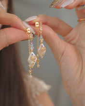 Load image into Gallery viewer, 【兩戴式】 OVER THE MOON - Earrings
