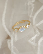 Load image into Gallery viewer, Moonlux - Gold Ring
