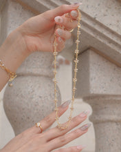 Load image into Gallery viewer, FAFA - Necklace
