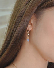 Load image into Gallery viewer, AURA KISS - Earrings
