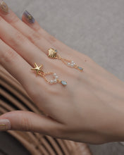 Load image into Gallery viewer, AQUA SHELL - Earrings
