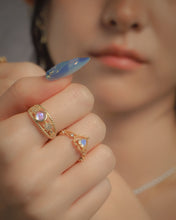 画像をギャラリービューアに読み込む, 【天然月亮石】CUBIC HEART - Moonstone Ring ✦ 925 Silver ™ + 18K Gold
