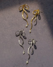 Load image into Gallery viewer, TWISTED - Silver Earrings
