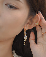 Load image into Gallery viewer, 【兩戴式】 OVER THE MOON - Earrings
